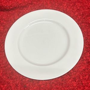 White porcelain dinnerware